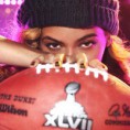 Tá chegando! Beyoncé posa com bola do Super Bowl